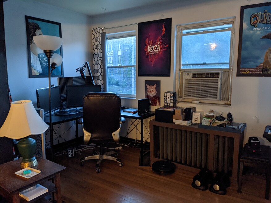 CMU Off Campus Student Housing 5660 Phillips Ave Apartment for rent at Squirrel Hill Tripalink